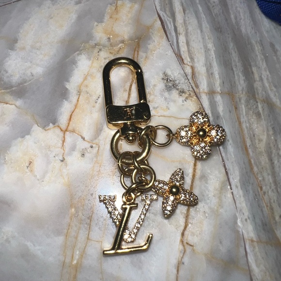 NEW Authentic Louis Vuitton Gold Micro Charms LV Iconic Key Holder - Picture 6 of 6